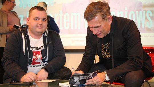 Spotkanie z Robertem Korzeniowskim w chełmskiej bibliotece [GALERIA ZDJĘĆ]
