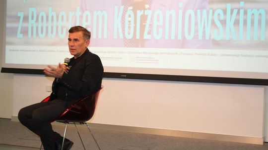 Spotkanie z Robertem Korzeniowskim w chełmskiej bibliotece [GALERIA ZDJĘĆ]