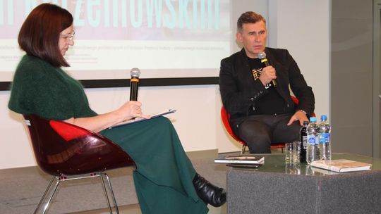 Spotkanie z Robertem Korzeniowskim w chełmskiej bibliotece [GALERIA ZDJĘĆ]