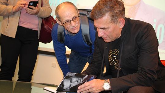 Spotkanie z Robertem Korzeniowskim w chełmskiej bibliotece [GALERIA ZDJĘĆ]
