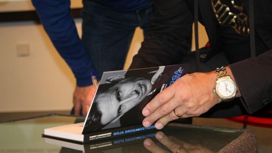 Spotkanie z Robertem Korzeniowskim w chełmskiej bibliotece [GALERIA ZDJĘĆ]