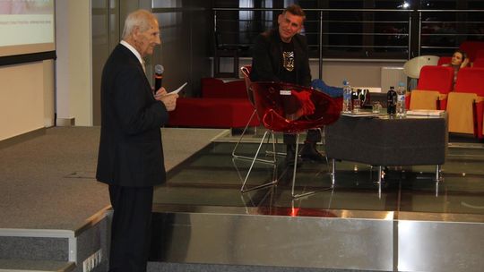 Spotkanie z Robertem Korzeniowskim w chełmskiej bibliotece [GALERIA ZDJĘĆ]