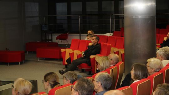 Spotkanie z Robertem Korzeniowskim w chełmskiej bibliotece [GALERIA ZDJĘĆ]