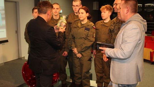 Spotkanie z Robertem Korzeniowskim w chełmskiej bibliotece [GALERIA ZDJĘĆ]