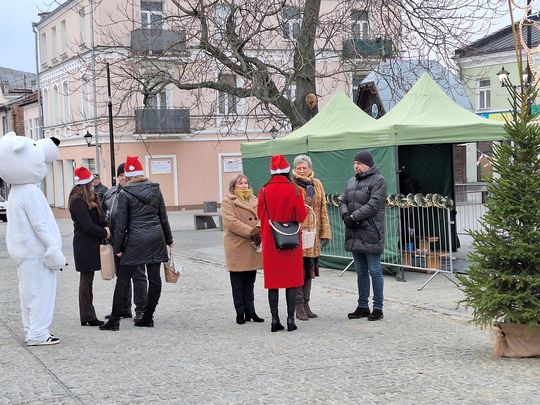 Chełm. Lodowisko na pl. Łuczkowskiego oficjalnie otwarte [GALERIA ZDJĘĆ]