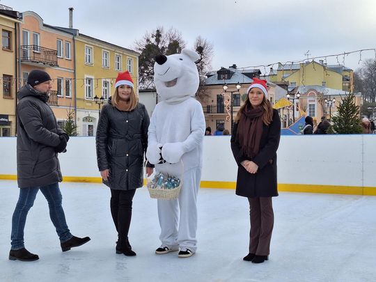 Chełm. Lodowisko na pl. Łuczkowskiego oficjalnie otwarte [GALERIA ZDJĘĆ]
