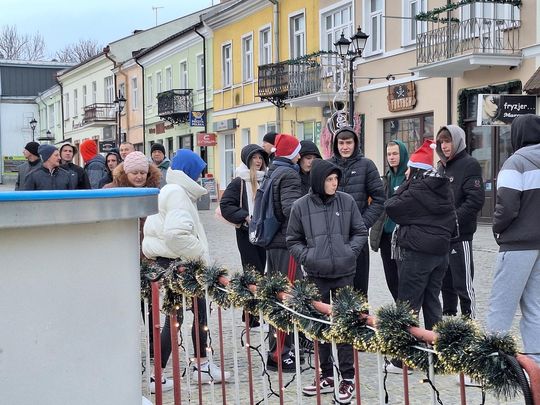 Chełm. Lodowisko na pl. Łuczkowskiego oficjalnie otwarte [GALERIA ZDJĘĆ]
