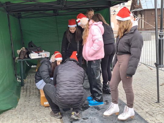 Chełm. Lodowisko na pl. Łuczkowskiego oficjalnie otwarte [GALERIA ZDJĘĆ]
