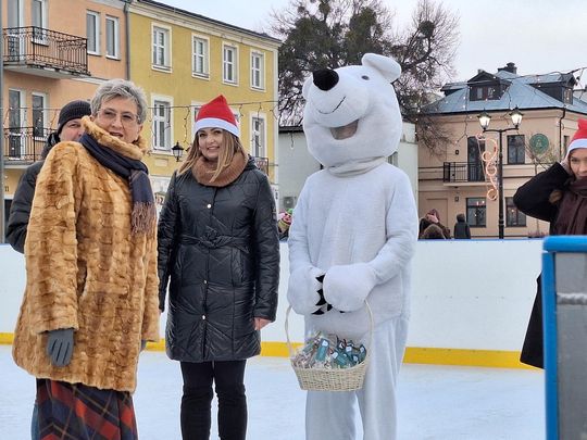 Chełm. Lodowisko na pl. Łuczkowskiego oficjalnie otwarte [GALERIA ZDJĘĆ]