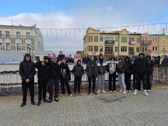 Chełm. Lodowisko na pl. Łuczkowskiego oficjalnie otwarte [GALERIA ZDJĘĆ]