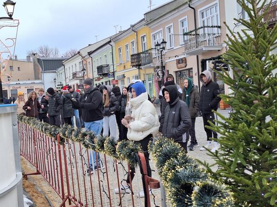 Chełm. Lodowisko na pl. Łuczkowskiego oficjalnie otwarte [GALERIA ZDJĘĆ]