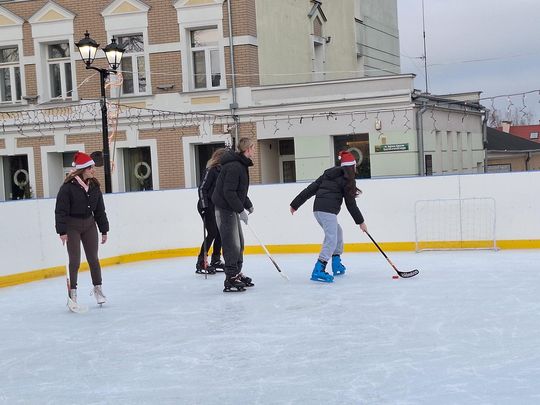 Chełm. Lodowisko na pl. Łuczkowskiego oficjalnie otwarte [GALERIA ZDJĘĆ]