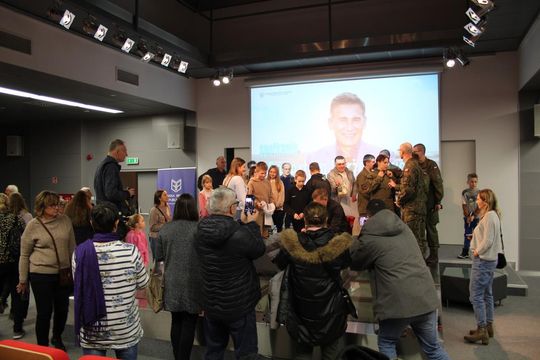 Spotkanie z Robertem Korzeniowskim w chełmskiej bibliotece [GALERIA ZDJĘĆ]