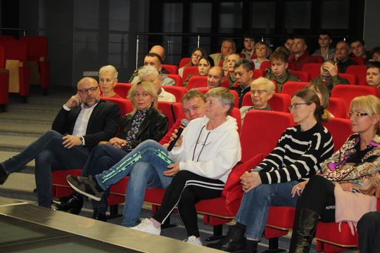 Spotkanie z Robertem Korzeniowskim w chełmskiej bibliotece [GALERIA ZDJĘĆ]