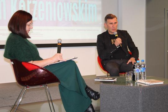 Spotkanie z Robertem Korzeniowskim w chełmskiej bibliotece [GALERIA ZDJĘĆ]