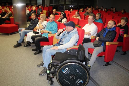 Spotkanie z Robertem Korzeniowskim w chełmskiej bibliotece [GALERIA ZDJĘĆ]