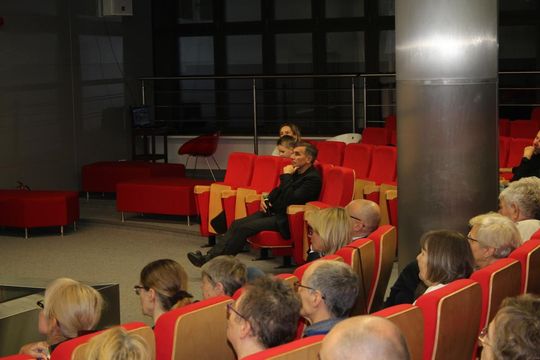 Spotkanie z Robertem Korzeniowskim w chełmskiej bibliotece [GALERIA ZDJĘĆ]