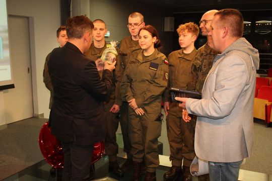 Spotkanie z Robertem Korzeniowskim w chełmskiej bibliotece [GALERIA ZDJĘĆ]