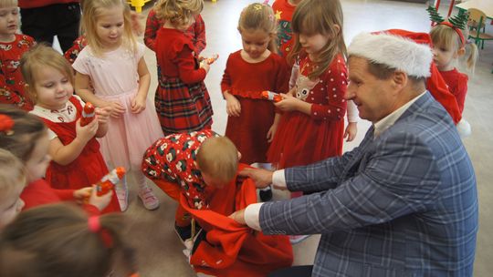 Gm. Kamień. Mikołaj dał prezenty nie tylko przedszkolakom [GALERIA ZDJĘĆ]