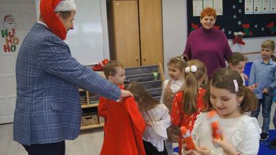 Gm. Kamień. Mikołaj dał prezenty nie tylko przedszkolakom [GALERIA ZDJĘĆ]