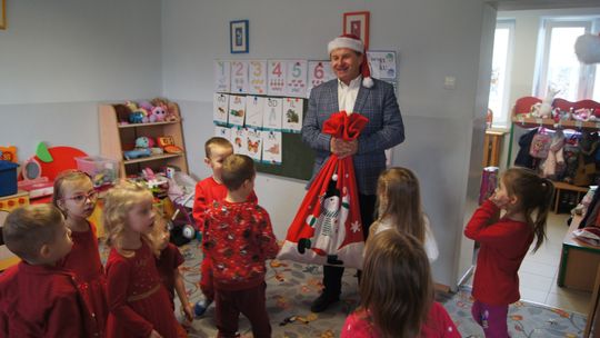 Gm. Kamień. Mikołaj dał prezenty nie tylko przedszkolakom [GALERIA ZDJĘĆ]