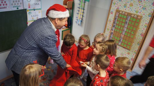 Gm. Kamień. Mikołaj dał prezenty nie tylko przedszkolakom [GALERIA ZDJĘĆ]