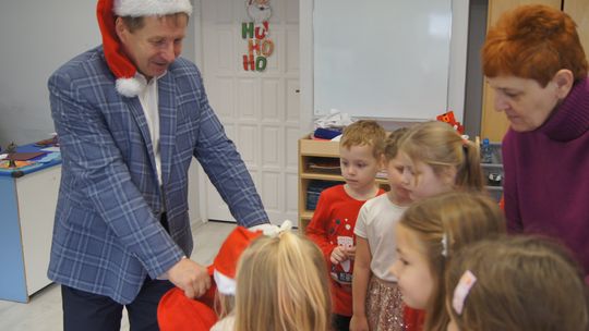 Gm. Kamień. Mikołaj dał prezenty nie tylko przedszkolakom [GALERIA ZDJĘĆ]