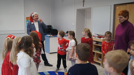 Gm. Kamień. Mikołaj dał prezenty nie tylko przedszkolakom [GALERIA ZDJĘĆ]