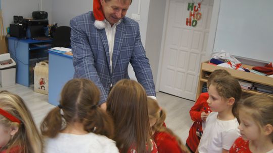 Gm. Kamień. Mikołaj dał prezenty nie tylko przedszkolakom [GALERIA ZDJĘĆ]