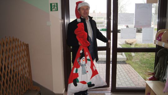 Gm. Kamień. Mikołaj dał prezenty nie tylko przedszkolakom [GALERIA ZDJĘĆ]