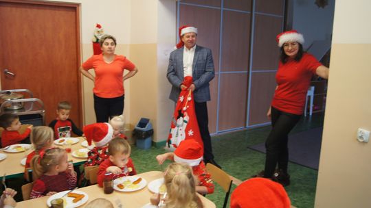 Gm. Kamień. Mikołaj dał prezenty nie tylko przedszkolakom [GALERIA ZDJĘĆ]