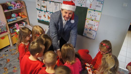 Gm. Kamień. Mikołaj dał prezenty nie tylko przedszkolakom [GALERIA ZDJĘĆ]