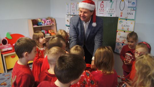 Gm. Kamień. Mikołaj dał prezenty nie tylko przedszkolakom [GALERIA ZDJĘĆ]