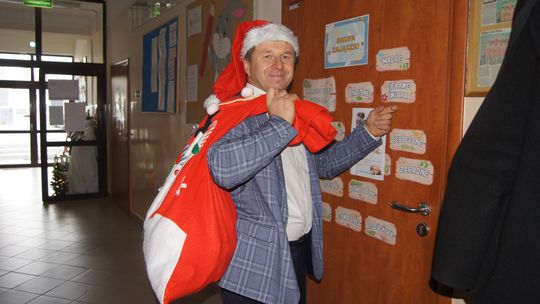 Gm. Kamień. Mikołaj dał prezenty nie tylko przedszkolakom [GALERIA ZDJĘĆ]