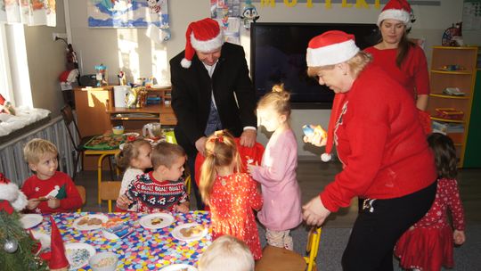 Gm. Kamień. Mikołaj dał prezenty nie tylko przedszkolakom [GALERIA ZDJĘĆ]