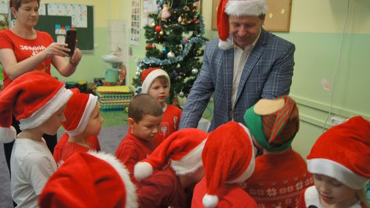 Gm. Kamień. Mikołaj dał prezenty nie tylko przedszkolakom [GALERIA ZDJĘĆ]
