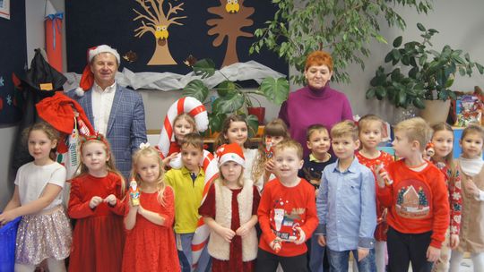 Gm. Kamień. Mikołaj dał prezenty nie tylko przedszkolakom [GALERIA ZDJĘĆ]