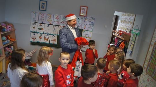 Gm. Kamień. Mikołaj dał prezenty nie tylko przedszkolakom [GALERIA ZDJĘĆ]