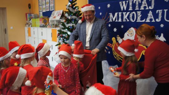 Gm. Kamień. Mikołaj dał prezenty nie tylko przedszkolakom [GALERIA ZDJĘĆ]