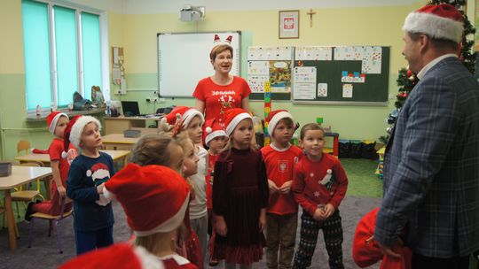 Gm. Kamień. Mikołaj dał prezenty nie tylko przedszkolakom [GALERIA ZDJĘĆ]