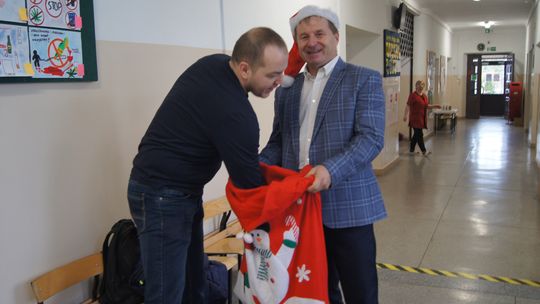 Gm. Kamień. Mikołaj dał prezenty nie tylko przedszkolakom [GALERIA ZDJĘĆ]
