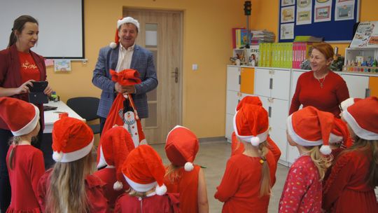 Gm. Kamień. Mikołaj dał prezenty nie tylko przedszkolakom [GALERIA ZDJĘĆ]