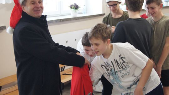 Gm. Kamień. Mikołaj dał prezenty nie tylko przedszkolakom [GALERIA ZDJĘĆ]