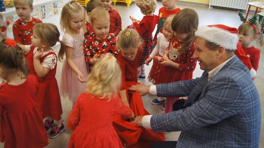 Gm. Kamień. Mikołaj dał prezenty nie tylko przedszkolakom [GALERIA ZDJĘĆ]