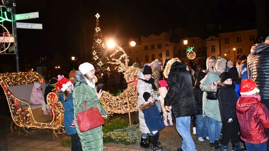 Krasnystaw. Iluminacje, prezenty, świąteczna atmosfera [GALERIA ZDJĘĆ]