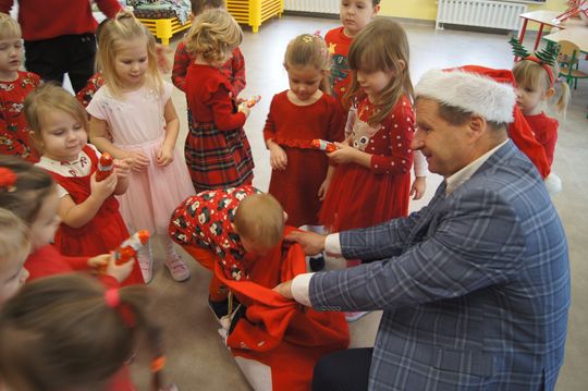 Gm. Kamień. Mikołaj dał prezenty nie tylko przedszkolakom [GALERIA ZDJĘĆ]