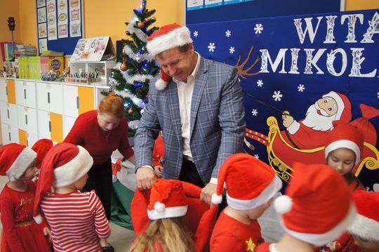 Gm. Kamień. Mikołaj dał prezenty nie tylko przedszkolakom [GALERIA ZDJĘĆ]