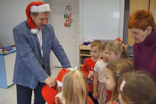 Gm. Kamień. Mikołaj dał prezenty nie tylko przedszkolakom [GALERIA ZDJĘĆ]