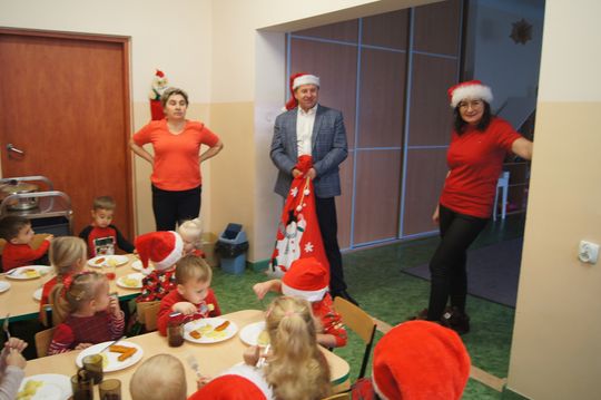 Gm. Kamień. Mikołaj dał prezenty nie tylko przedszkolakom [GALERIA ZDJĘĆ]