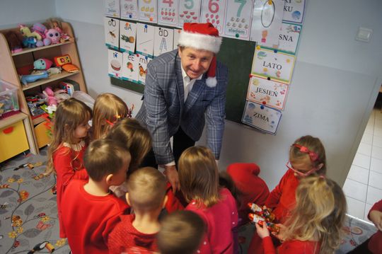 Gm. Kamień. Mikołaj dał prezenty nie tylko przedszkolakom [GALERIA ZDJĘĆ]